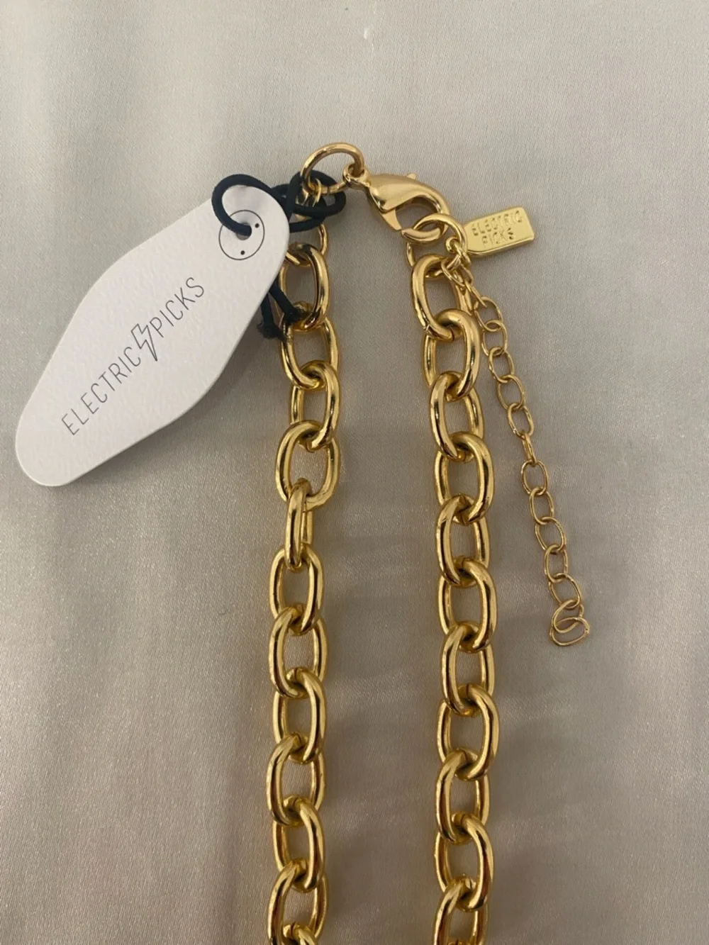 NEW Electric Picks Jewelry Oval Link Necklace Gold Tone - Picture 2 of 5